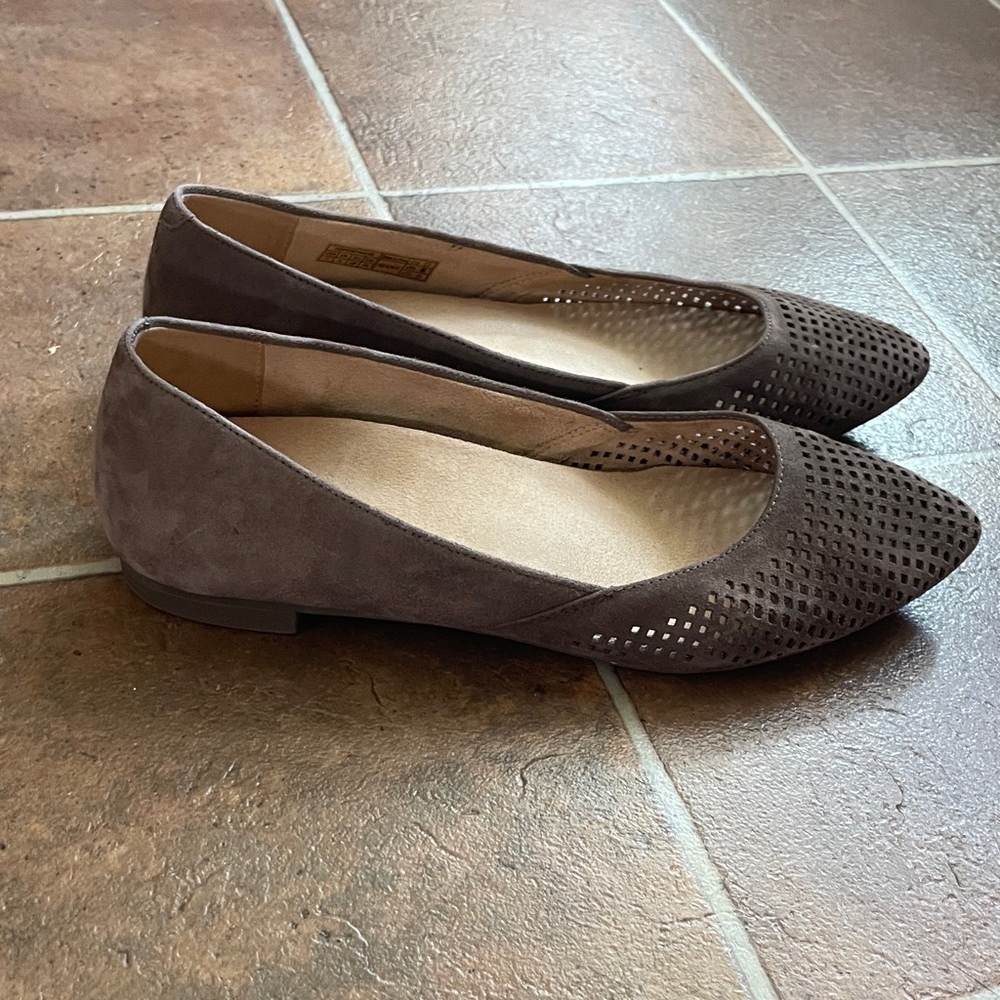 Vionic Posey Tan Suede Leather Pointed Toe Perforated Flats Womens Size 7